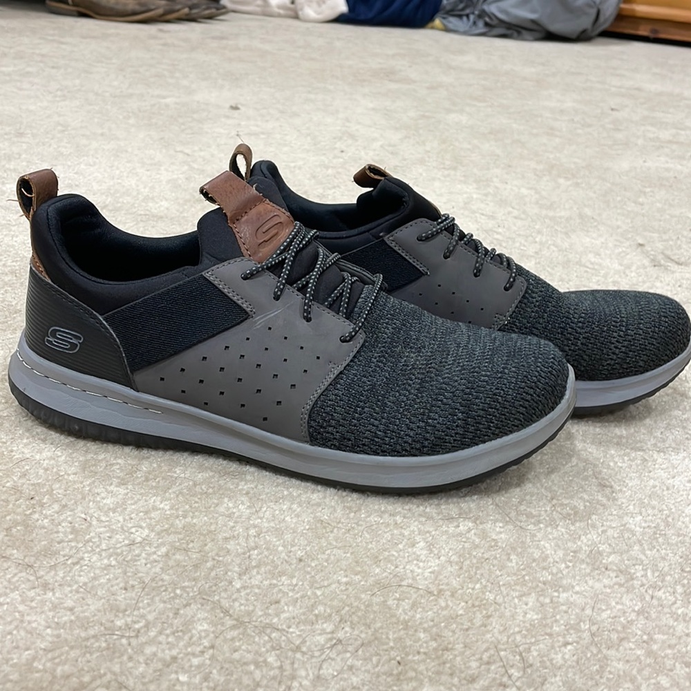 Skechers classic fit air cooled memory foam